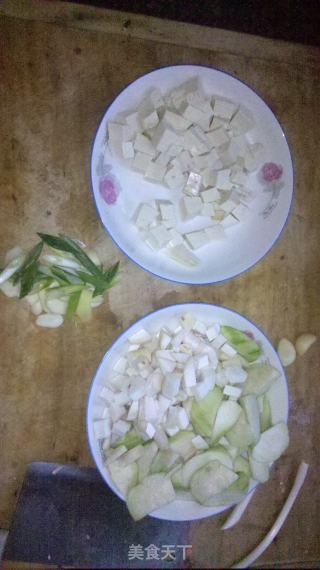 杏鲍菇丝瓜豆腐汤的做法步骤：2