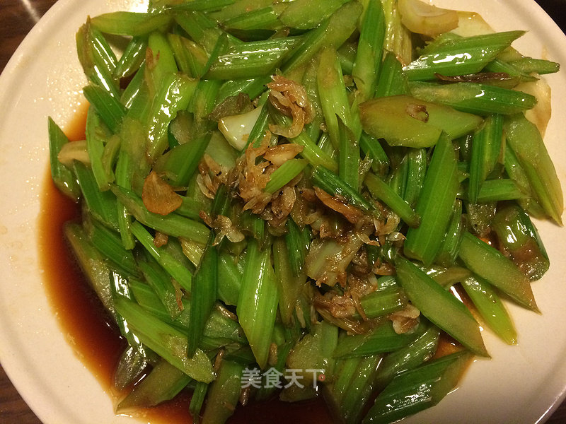 虾皮炒芹菜的做法