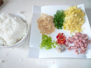 炒米饭的做法步骤：1