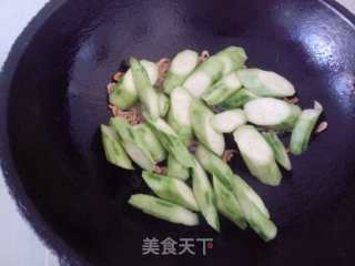 西红柿虾皮炒丝瓜的做法步骤：4