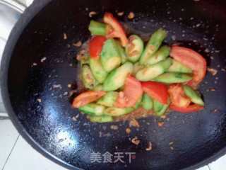 西红柿虾皮炒丝瓜的做法步骤：6