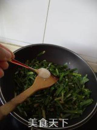 补钙又美容--韭菜虾皮炒鸡蛋的做法步骤：5