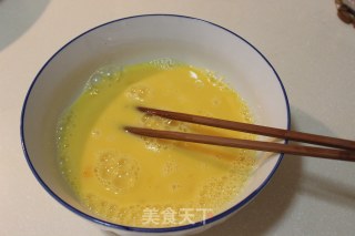 韭菜鸡蛋三鲜馅饺子的做法步骤：1