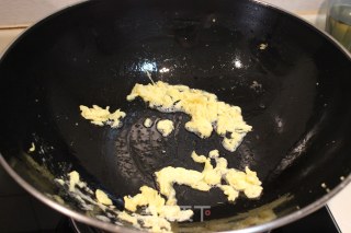 韭菜鸡蛋三鲜馅饺子的做法步骤：2