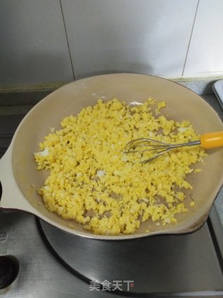 黄瓜虾仁鸡蛋煎饺的做法步骤：2