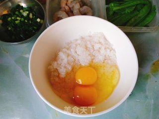 鸡蛋虾仁炒魔芋米饭的做法步骤：2