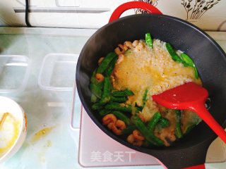 鸡蛋虾仁炒魔芋米饭的做法步骤：6