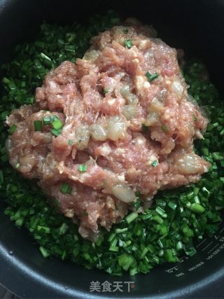 韭菜虾仁肉馅包子的做法步骤：9
