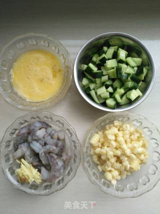 虾仁炒黄瓜鸡蛋玉米粒的做法步骤：2