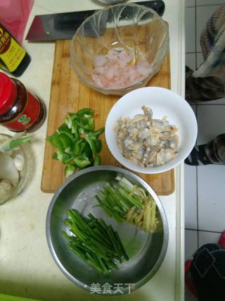葱炒花蛤虾仁的做法步骤：1