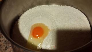 黄瓜青椒海鲜饺的做法步骤：1