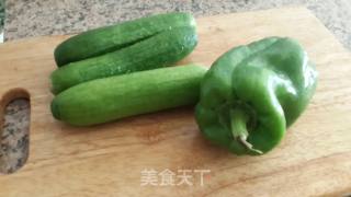 黄瓜青椒海鲜饺的做法步骤：4