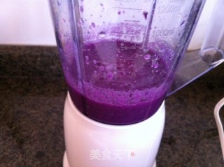 紫甘蓝虾仁馄饨的做法步骤：1