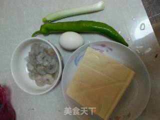 鲜虾蛋黄烧豆腐的做法步骤：1