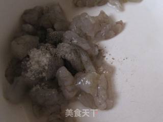 韭菜虾仁水饺的做法步骤：1