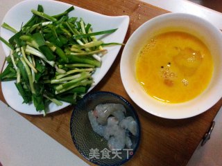 韭菜虾仁炒鸡蛋的做法步骤：1