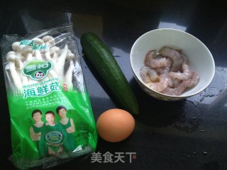 海鲜菇虾仁黄瓜的做法步骤：1
