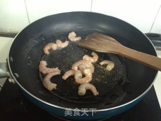 海鲜菇虾仁黄瓜的做法步骤：5