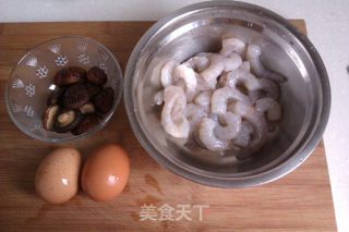 鲜虾鸡蛋卷的做法步骤：1
