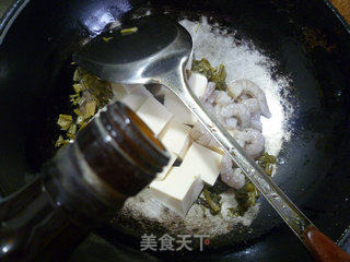 咸菜虾仁豆腐汤的做法步骤：5