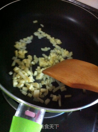 【剩米饭的逆袭】金黄蛋包饭的做法步骤：3