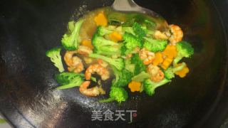 [麻麻小厨房]西兰花炒虾仁的做法步骤：6