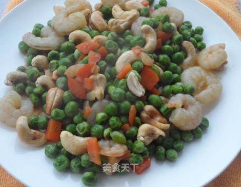 快捷宴客菜——豌豆炒虾仁腰果的做法