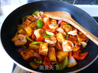 菠萝虾仁咕咾豆腐的做法步骤：9