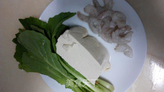 小白菜 虾仁 豆腐汤的做法步骤：1
