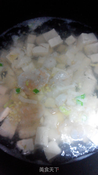 小白菜 虾仁 豆腐汤的做法步骤：3
