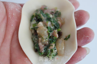 荠菜饺子:山野飘香的清新味道的做法步骤：3