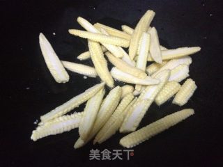 玉米笋鲜菇炒虾仁的做法步骤：5