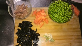 虾仁炒豌豆的做法步骤：1