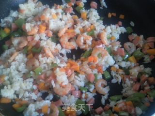美味的鲜虾杂蔬焗饭的做法步骤：3