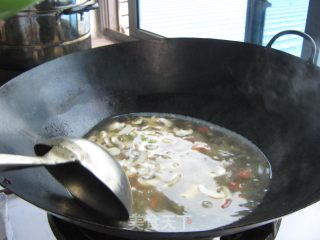 海鲜奶油蘑菇汤的做法步骤：2