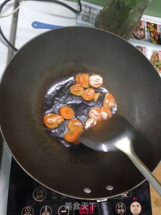 虾仁+胡萝卜+黄瓜的做法步骤：2