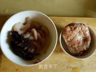 鲜虾猪肉小馄饨的做法步骤：1