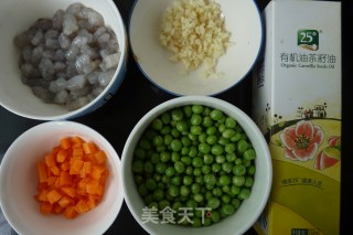 蒜茸虾仁炒豌豆的做法步骤：1