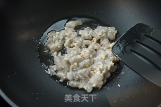 蒜茸虾仁炒豌豆的做法步骤：4