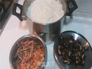 海鲜肉粽的做法步骤：1