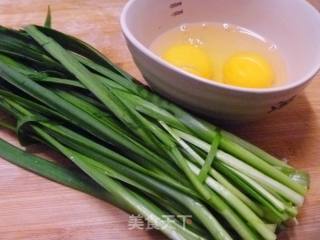 【百变面食】换个方法吃包子---韭菜鸡蛋水煎包的做法步骤：2