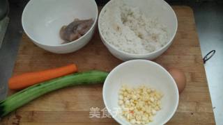 玉米虾仁杂蔬炒饭的做法步骤：1