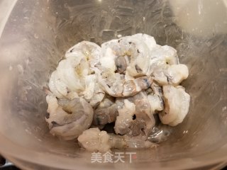 青菜虾仁炒河粉的做法步骤：2