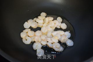 马蹄虾仁炒秋葵的做法步骤：4