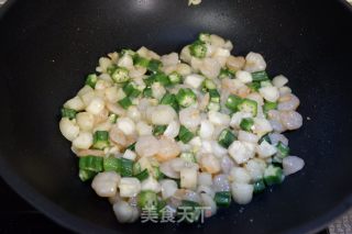 马蹄虾仁炒秋葵的做法步骤：8