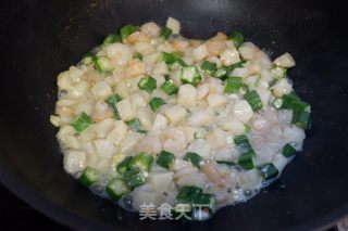 马蹄虾仁炒秋葵的做法步骤：9