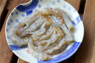 【上海】芦笋炒虾球的做法步骤：2