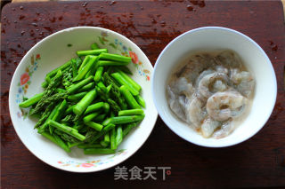 【上海】芦笋炒虾球的做法步骤：3