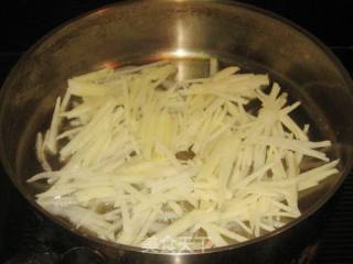 土豆丝白虾汤的做法步骤：3