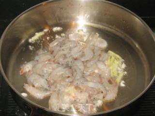 菠菜炒白虾的做法步骤：3